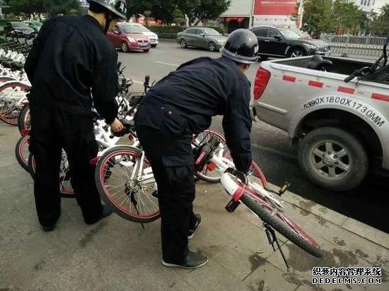 福州共享单车被城管“没收” 原因是乱停乱放 