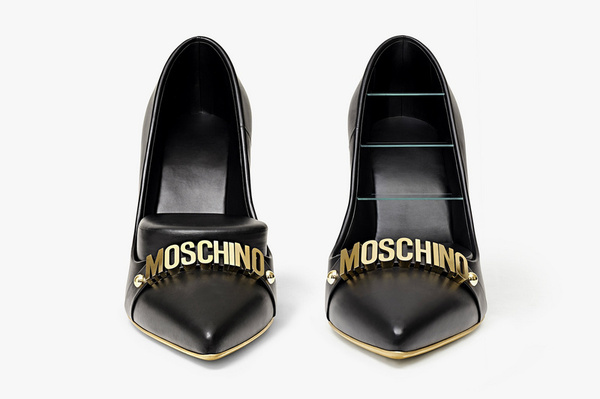 【j2开奖】Moschino 的脑洞可不止“穿”麦当劳，你还能坐上“高跟鞋” | 图说